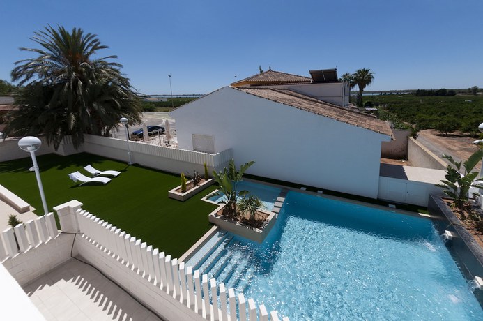 Imagen de la piscina del Hotel Apartamentos La Laguna. Foto 19