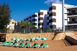 Imagen general del Hotel Apartamentos La Siesta. Foto 6