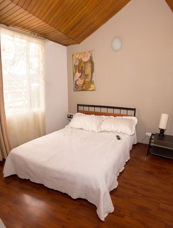 Imagen de la habitación del Hotel Apartamentos Los Alc&aacute;zares. Foto 9