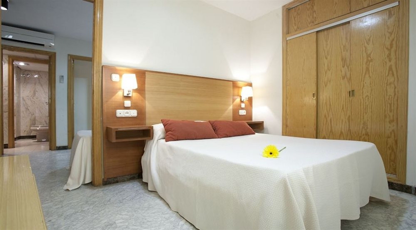 Imagen general del Hotel Apartamentos Los Girasoles Ii. Foto 2