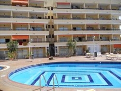 Imagen de la piscina del Hotel Apartamentos Los Juncos II. Foto 4