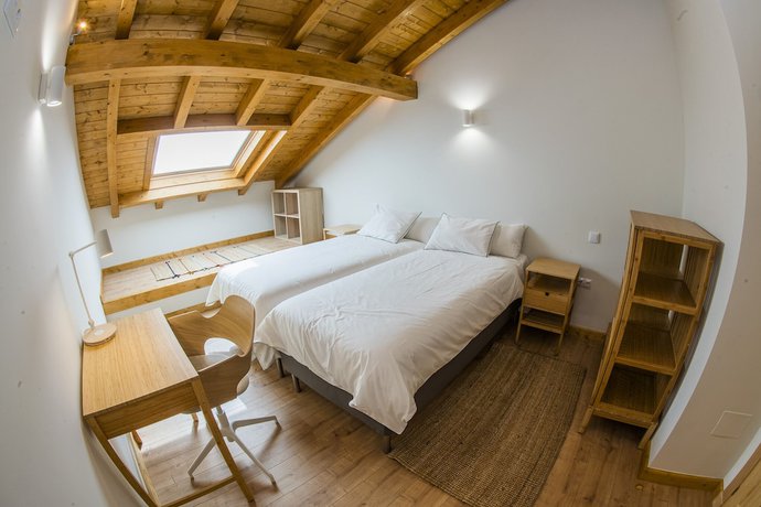 Imagen de la habitación del Hotel Apartamentos Los Picos de Europa. Foto 7