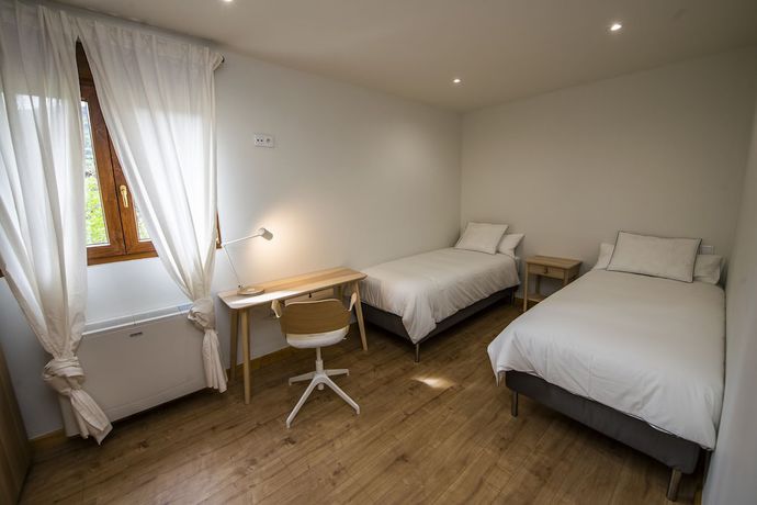 Imagen de la habitación del Hotel Apartamentos Los Picos de Europa. Foto 8