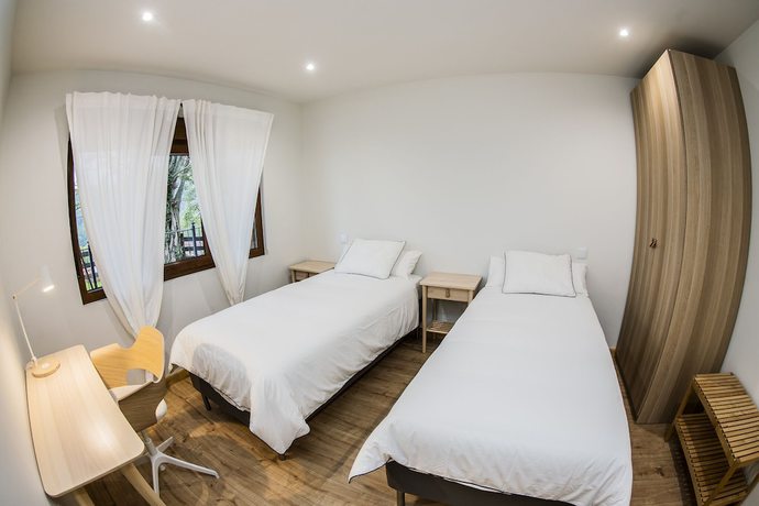 Imagen de la habitación del Hotel Apartamentos Los Picos de Europa. Foto 10