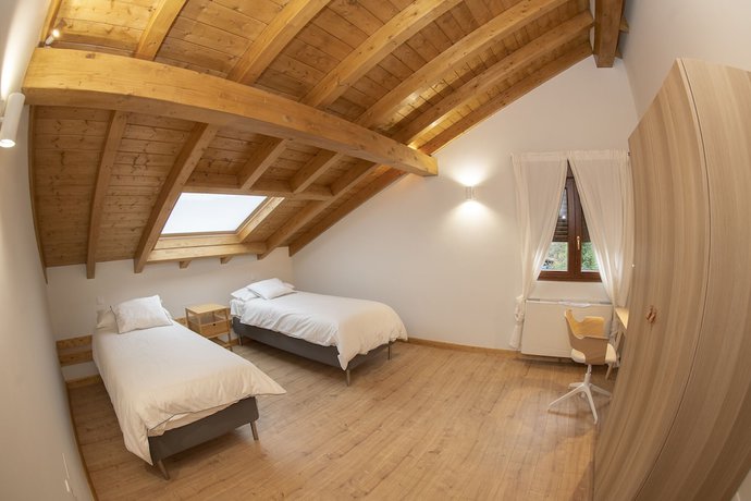 Imagen de la habitación del Hotel Apartamentos Los Picos de Europa. Foto 14