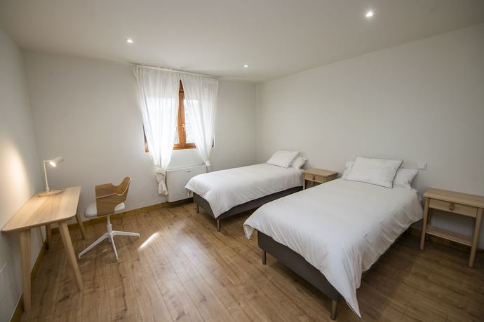 Imagen de la habitación del Hotel Apartamentos Los Picos de Europa. Foto 16