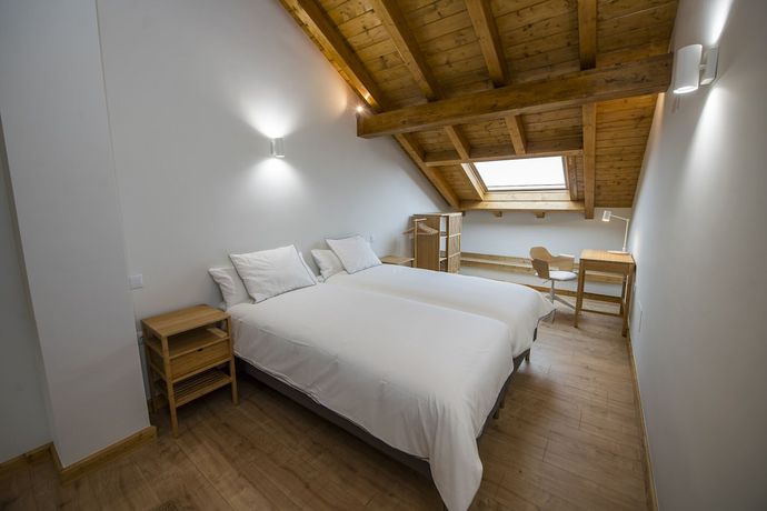 Imagen de la habitación del Hotel Apartamentos Los Picos de Europa. Foto 18