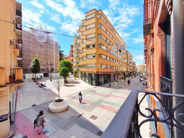 Imagen de los exteriores del Hotel Apartamentos Manter&iacute;a Lacort, Valladolid. Foto 16