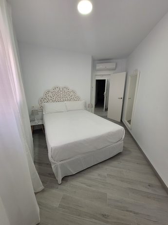 Imagen de la habitación del Hotel Apartamentos Mar de Coral. Foto 1