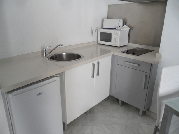 Imagen de la habitación del Hotel Apartamentos Mariano De Cavia. Foto 4