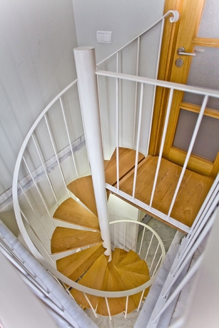 Imagen de la habitación del Hotel Apartamentos Mariano De Cavia. Foto 6