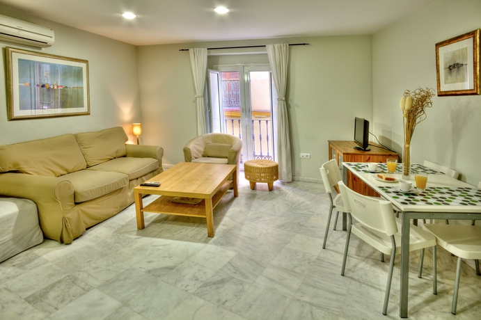 Imagen de la habitación del Hotel Apartamentos Mariano De Cavia. Foto 8