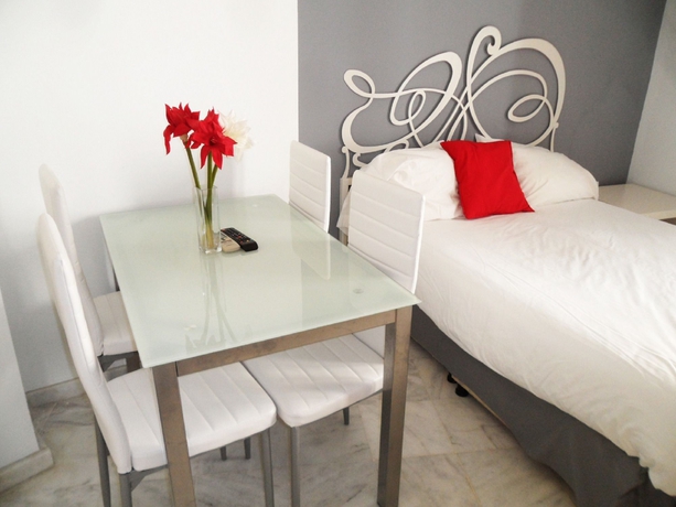 Imagen de los interiores del Hotel Apartamentos Mariano De Cavia. Foto 16