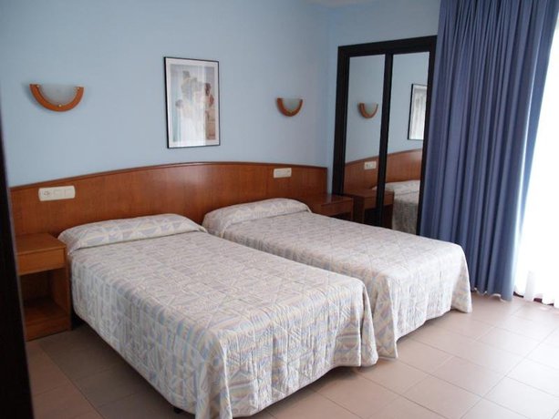 Imagen de la habitación del Hotel Apartamentos Marina. Foto 2