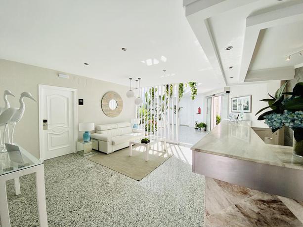 Imagen general del Hotel Apartamentos Marina Luz. Foto 7