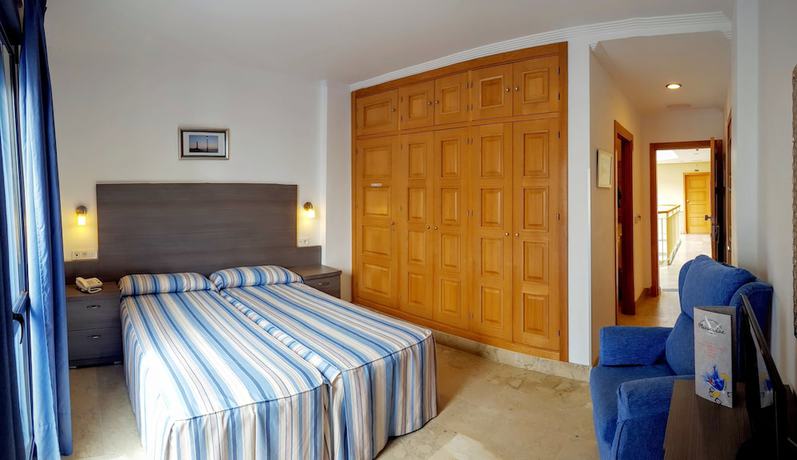 Imagen de la habitación del Hotel Apartamentos Marina Luz. Foto 12