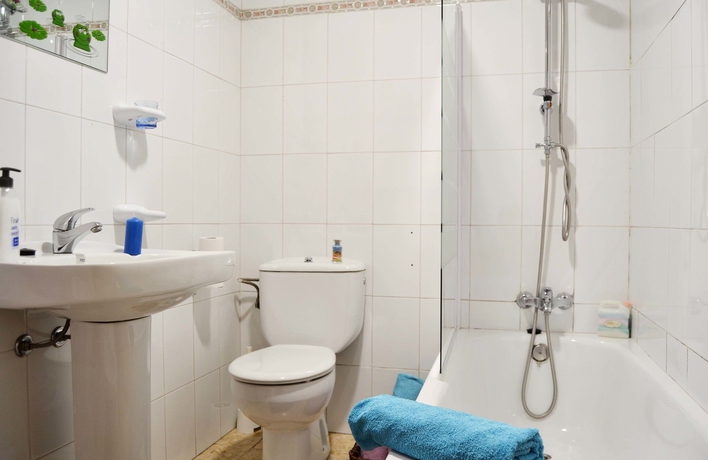 Imagen de la habitación del Hotel Apartamentos Marques de Guadiaro 1. Foto 4