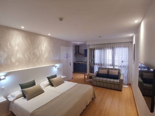 Imagen de la habitación del Hotel Apartamentos Maype Canteras. Foto 15