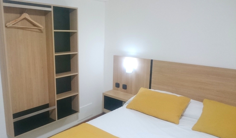 Imagen de la habitación del Hotel Apartamentos Mendoza. Foto 11