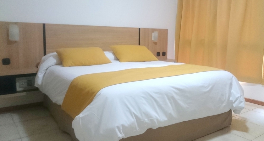 Imagen de la habitación del Hotel Apartamentos Mendoza. Foto 13