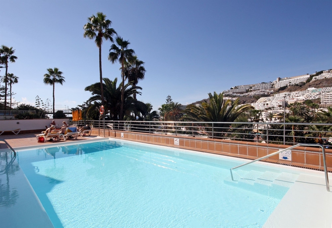 Imagen de la piscina del Hotel Apartamentos Miami. Foto 11