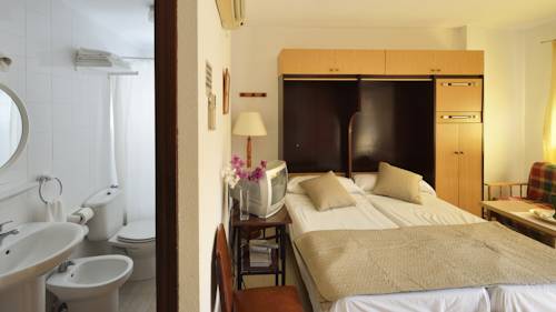 Imagen de la habitación del Hotel Apartamentos Pagán. Foto 12