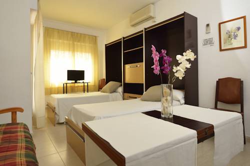 Imagen de la habitación del Hotel Apartamentos Pagán. Foto 15