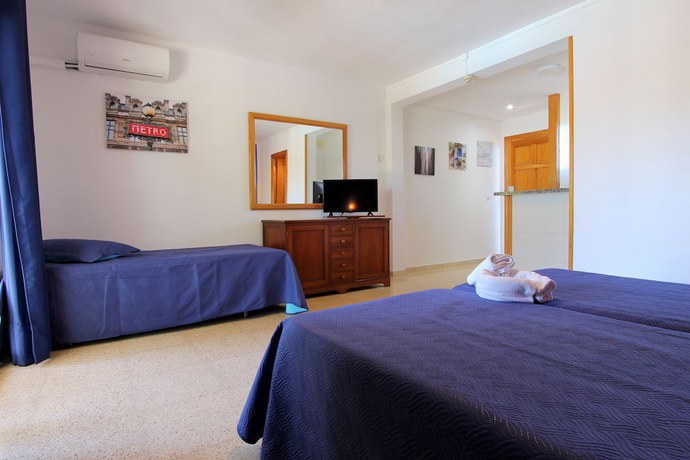 Imagen de la habitación del Hotel Apartamentos Palasiet. Foto 5