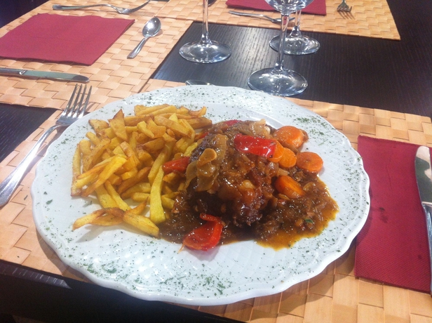 Imagen del bar/restaurante del Hotel - Apartamentos Peña Santa. Foto 2