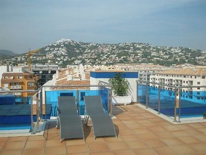 Imagen de la piscina del Hotel Apartamentos Pe&ntilde;iscola Centro. Foto 6