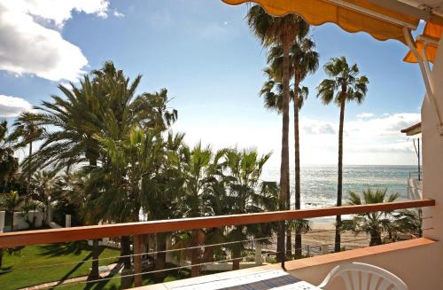 Imagen de la habitación del Hotel Apartamentos Playa Torrecilla. Foto 11