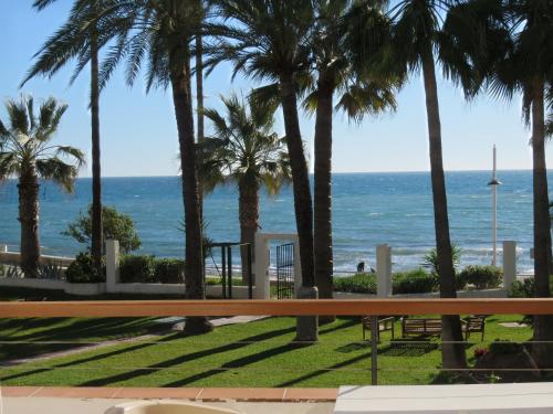 Imagen de la habitación del Hotel Apartamentos Playa Torrecilla. Foto 17
