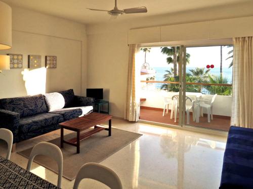 Imagen de la habitación del Hotel Apartamentos Playa Torrecilla. Foto 19