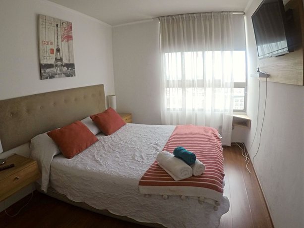Imagen de la habitación del Hotel Apartamentos Plaza Bulnes. Foto 4