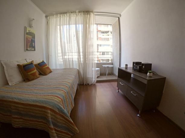 Imagen de la habitación del Hotel Apartamentos Plaza Bulnes. Foto 20