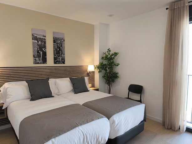 Imagen de la habitación del Hotel Apartamentos Plaza Costa 7. Foto 3