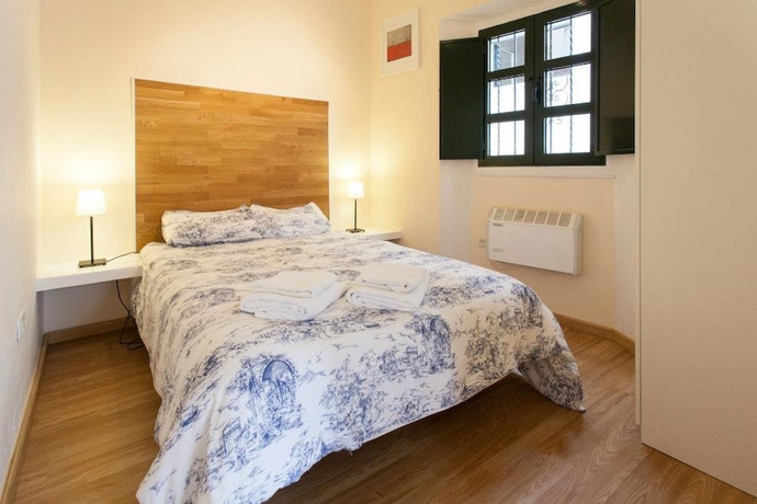 Imagen de la habitación del Hotel Apartamentos Plaza De Santa Cruz. Foto 3