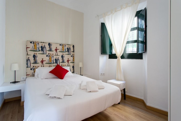 Imagen de la habitación del Hotel Apartamentos Plaza De Santa Cruz. Foto 7