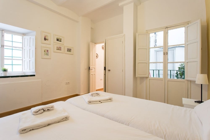 Imagen de la habitación del Hotel Apartamentos Plaza De Santa Cruz. Foto 11