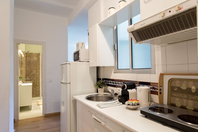 Imagen de la habitación del Hotel Apartamentos Plaza De Santa Cruz. Foto 15