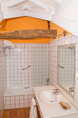 Imagen de la habitación del Hotel Apartamentos Posada La Robla. Foto 11