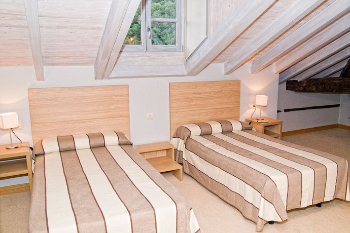 Imagen de los interiores del Hotel Apartamentos Posada La Robla. Foto 19