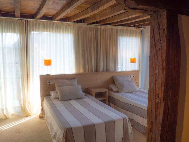 Imagen de los interiores del Hotel Apartamentos Posada La Robla. Foto 20