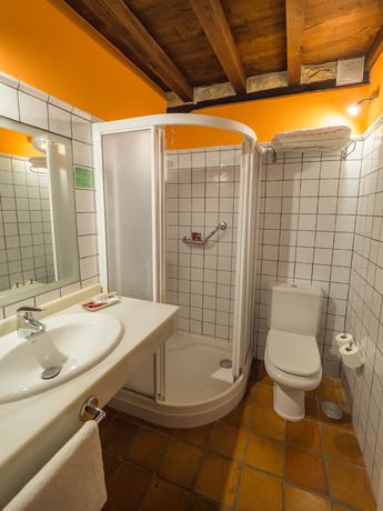 Imagen de la habitación del Hotel Apartamentos Posada La Robla. Foto 16