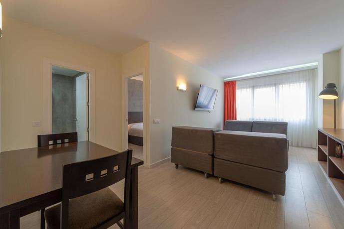 Imagen de la habitación del Hotel Apartamentos Recoletos. Foto 3