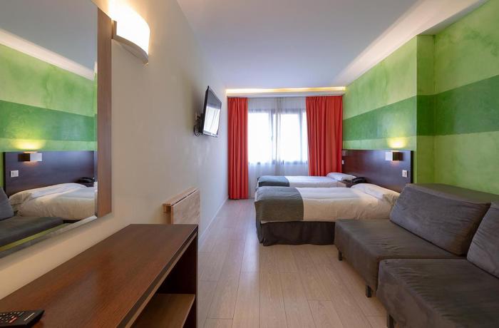 Imagen de la habitación del Hotel Apartamentos Recoletos. Foto 5