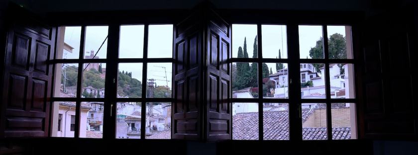 Imagen de la habitación del Hotel Apartamentos Reyes Católicos. Foto 9