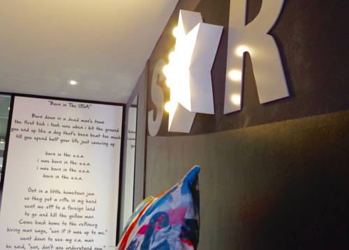 Imagen de la habitación del Hotel Apartamentos Rock Star. Foto 10