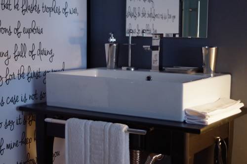 Imagen de la habitación del Hotel Apartamentos Rock Star. Foto 14