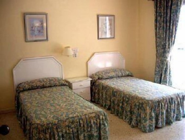 Imagen de la habitación del Hotel Apartamentos Ronda III. Foto 10